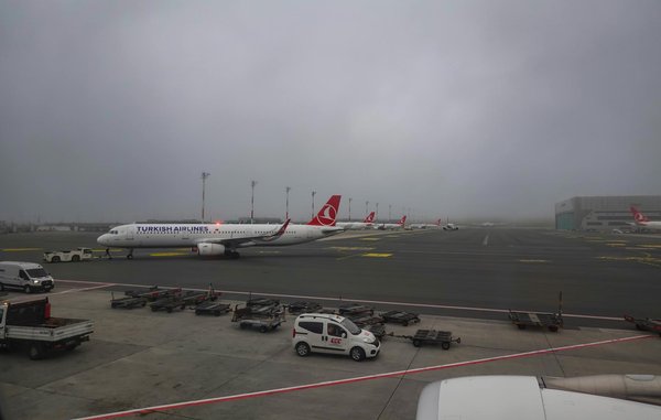 Quels sont les équipements nécessaires pour un camping en région de glaciers en été?